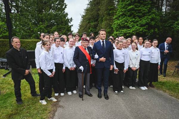 La chorale du collge Jules Simon de Vannes qui a interprt le chant des partisans.