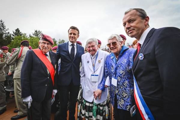 Les nices de Emile Boutard avec le Maire de Pleudihen-Sur Rance, commune de naissance de Emile Boutard.